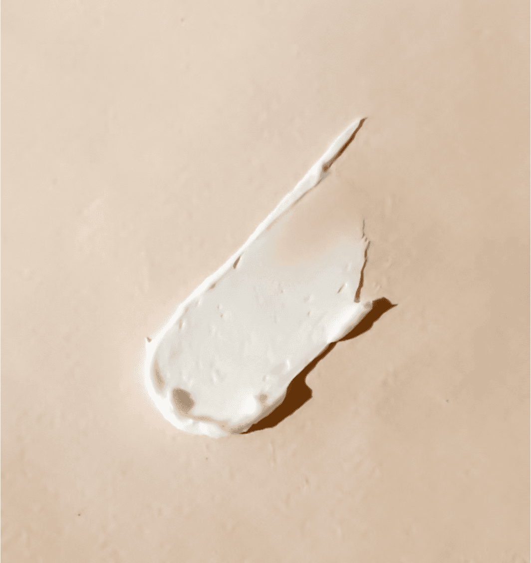 Close-up of the Pivoine renewal cream's whipped texture